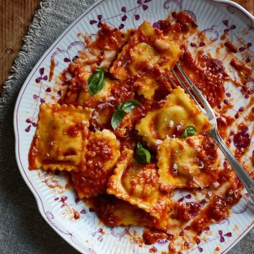 Spinach-&-RIcotta-Ravioli-with-Tomato-Sauce